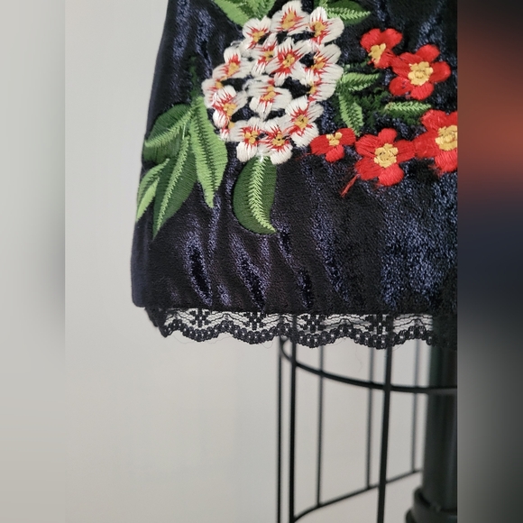 ALICE + OLIVIA Launa black velvet mini dress with colourful floral embroidery - Picture 5 of 14
